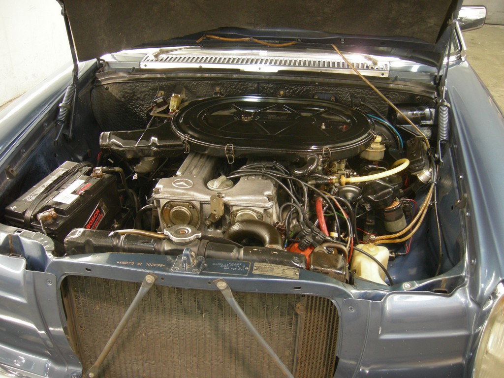 Mercedes 280c motor #3